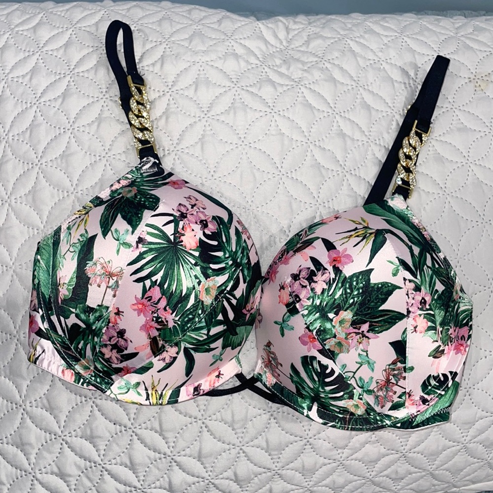 Victoria’s Secret bombshell bra